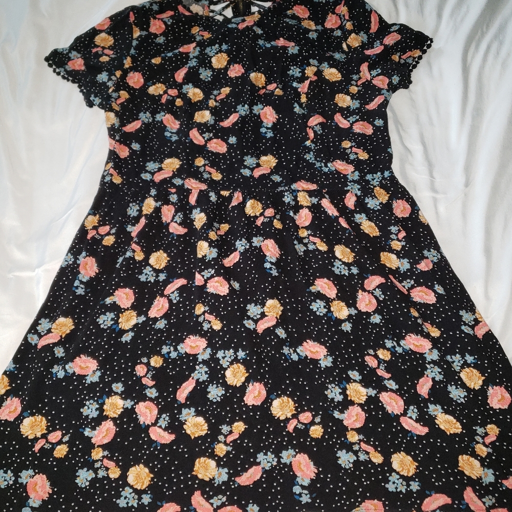 Xhilaration Girls XL Black Floral dress with beautiful back design - Picture 1 of 9